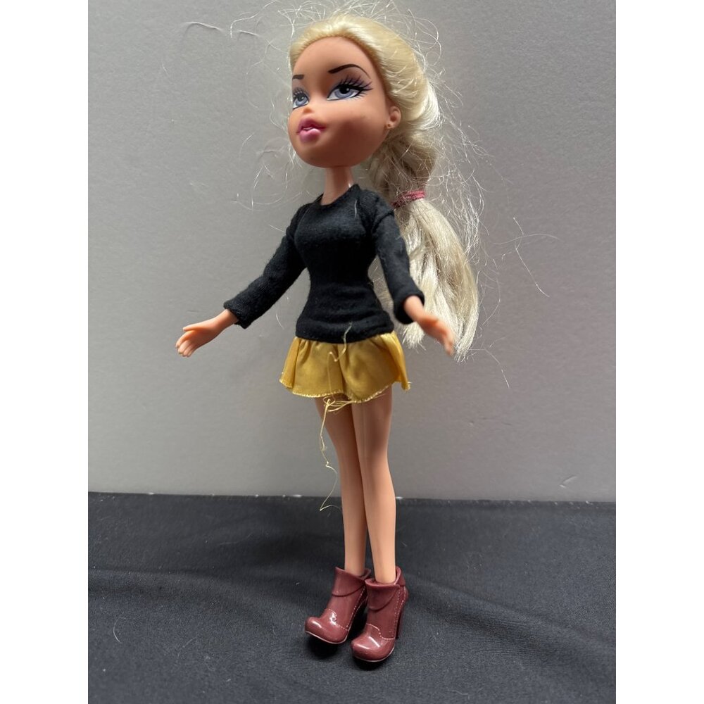 Bratz Doll With Blonde Hair & Yellow Skirt